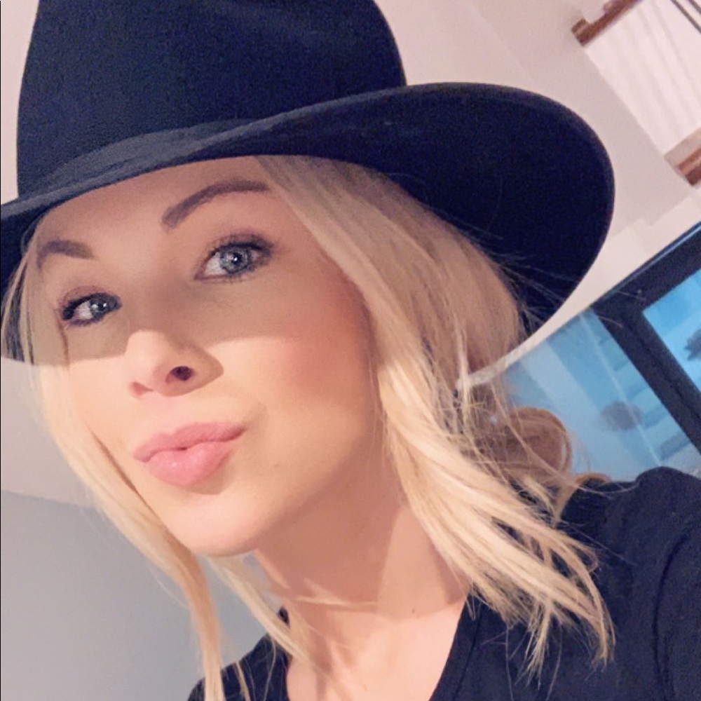 Meet your Posher, Stephanie